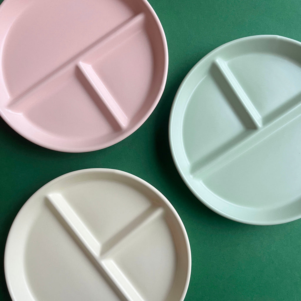 Avdelad tallrik i porslin